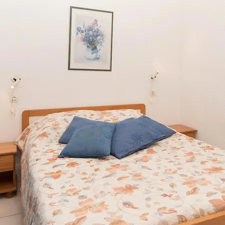 Le Lavandou, T2 4 Pers, Tennis, Parking, A 10m - Fr-1-803-48