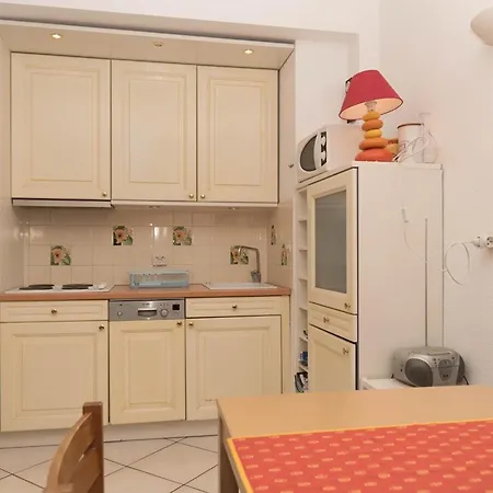 T2 Pour 4 Personnes Au Lavandou Avec Balcon Vue - Fr-1-803-48 *